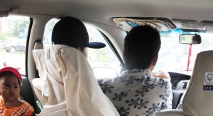 2HeadedTaxiDriverCambodia 72